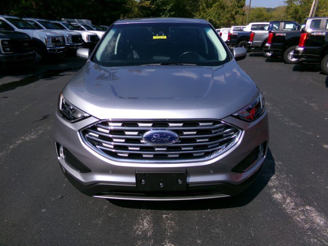 Used 2023 Ford Edge Titanium image 3