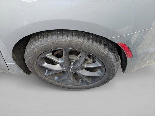 Used 2025 Chrysler Pacifica Limited image 6