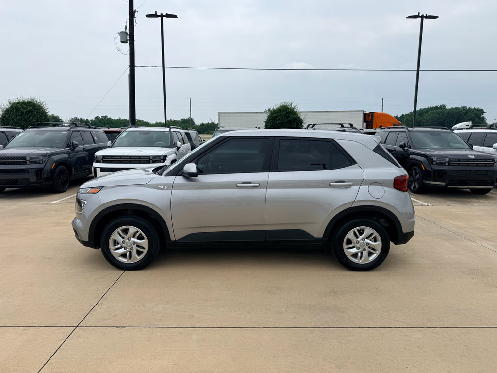Used 2026 Hyundai Venue SE FWD image 9