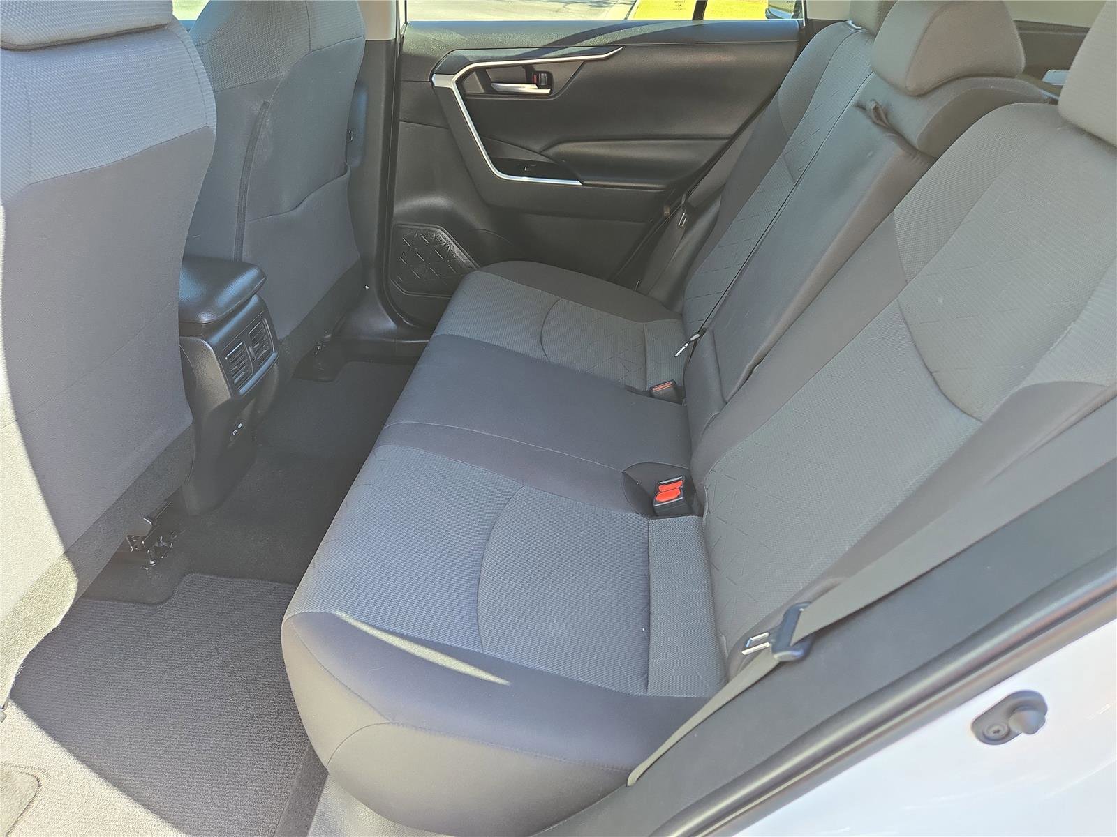 Used 2022 Toyota RAV4 XLE image 17