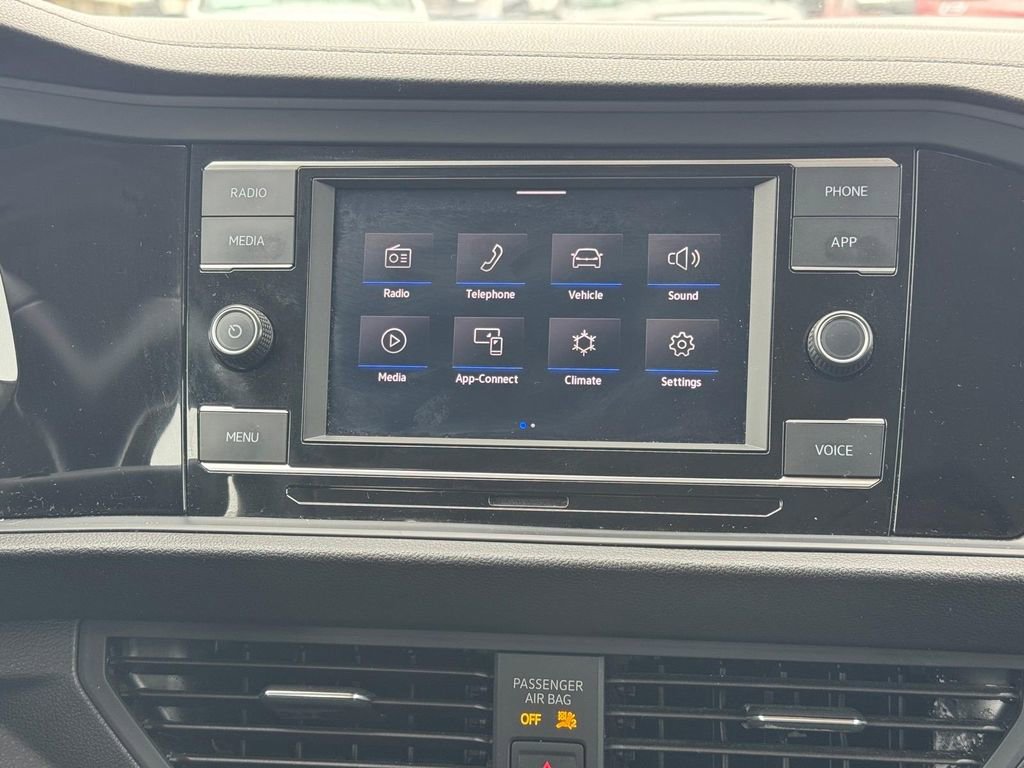 Used 2024 Volkswagen Jetta SE image 12