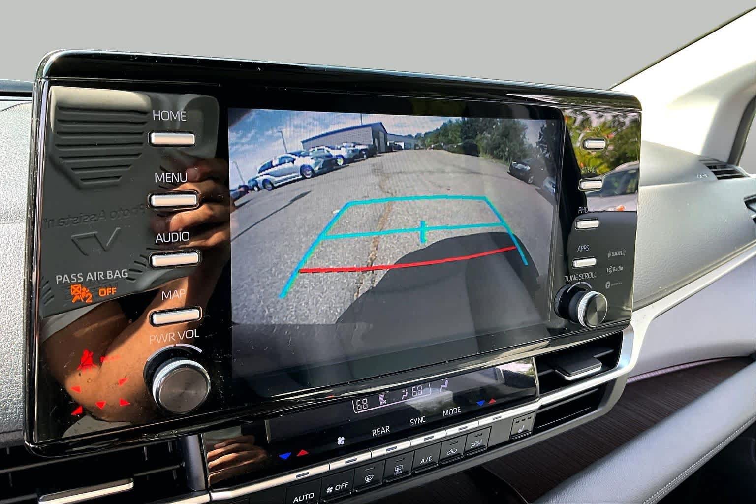 Used 2021 Toyota Sienna XLE FWD image 28