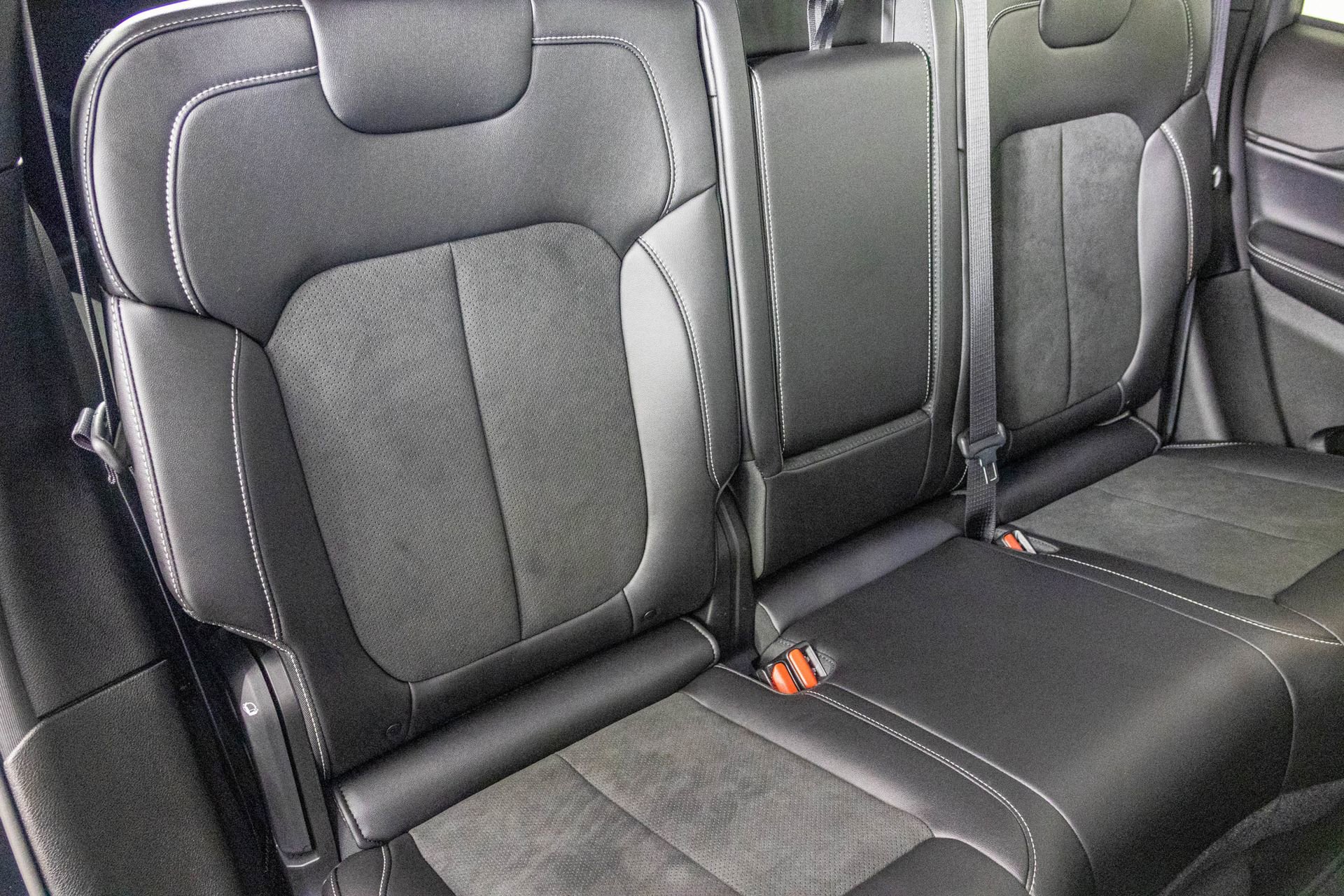 Used 2025 Jeep Grand Cherokee Altitude image 39