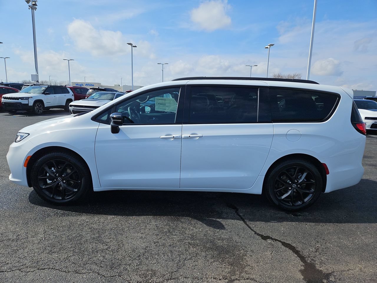 New 2026 Chrysler Pacifica Select w/ S Appearance Package FWD image 4