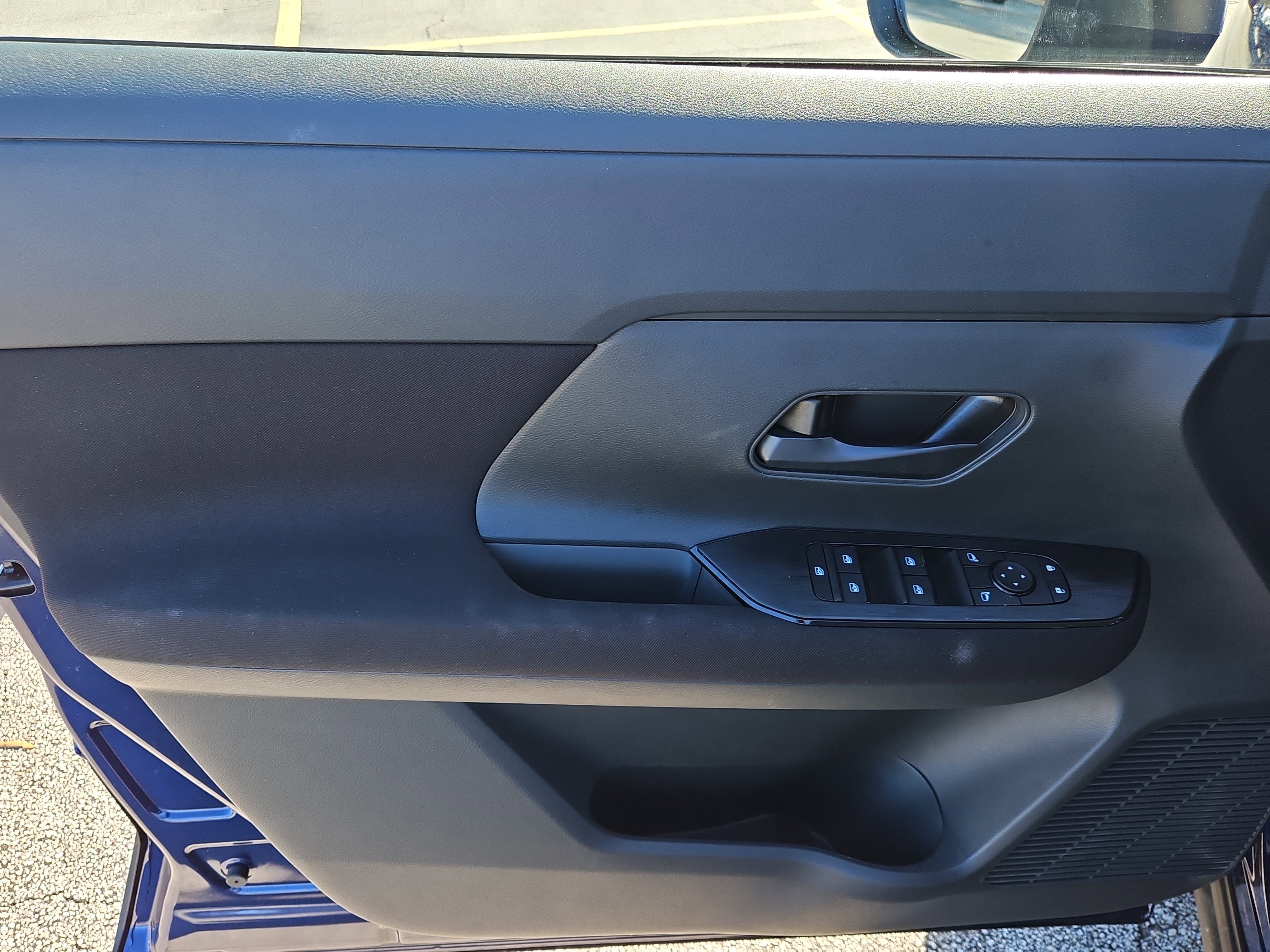 Used 2025 Nissan Kicks S FWD image 13