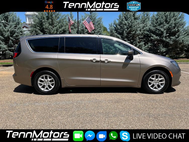 Used 2017 Chrysler Pacifica Touring FWD video 2