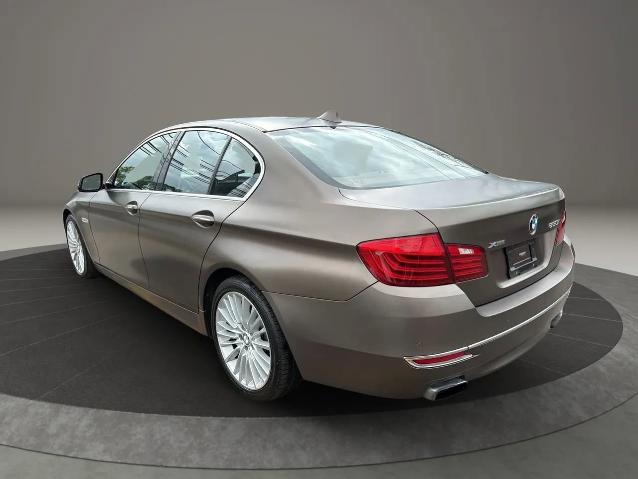 Used 2016 BMW 550i xDrive Sedan AWD/4WD image 7