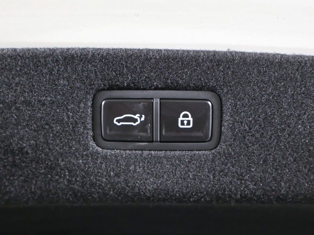 Used 2025 Genesis G90 3.5T image 27