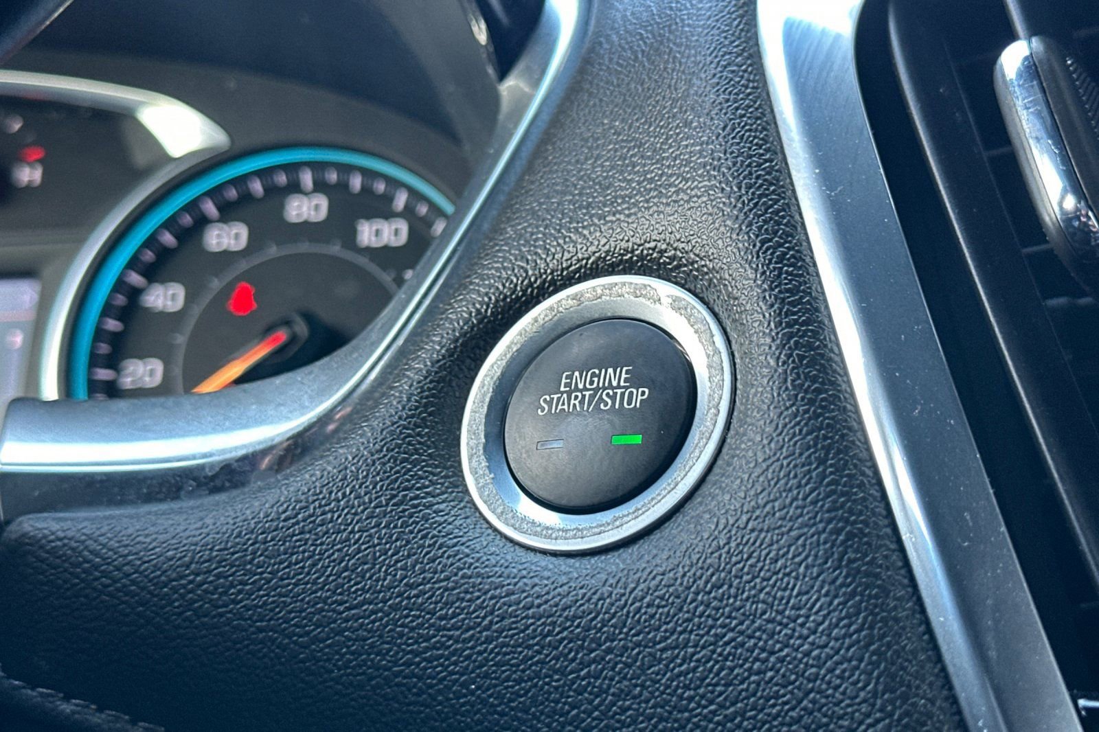 Used 2023 Chevrolet Traverse LT image 35