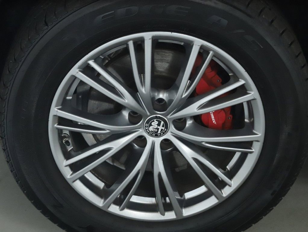 Used 2023 Alfa Romeo Stelvio Sprint AWD/4WD image 39