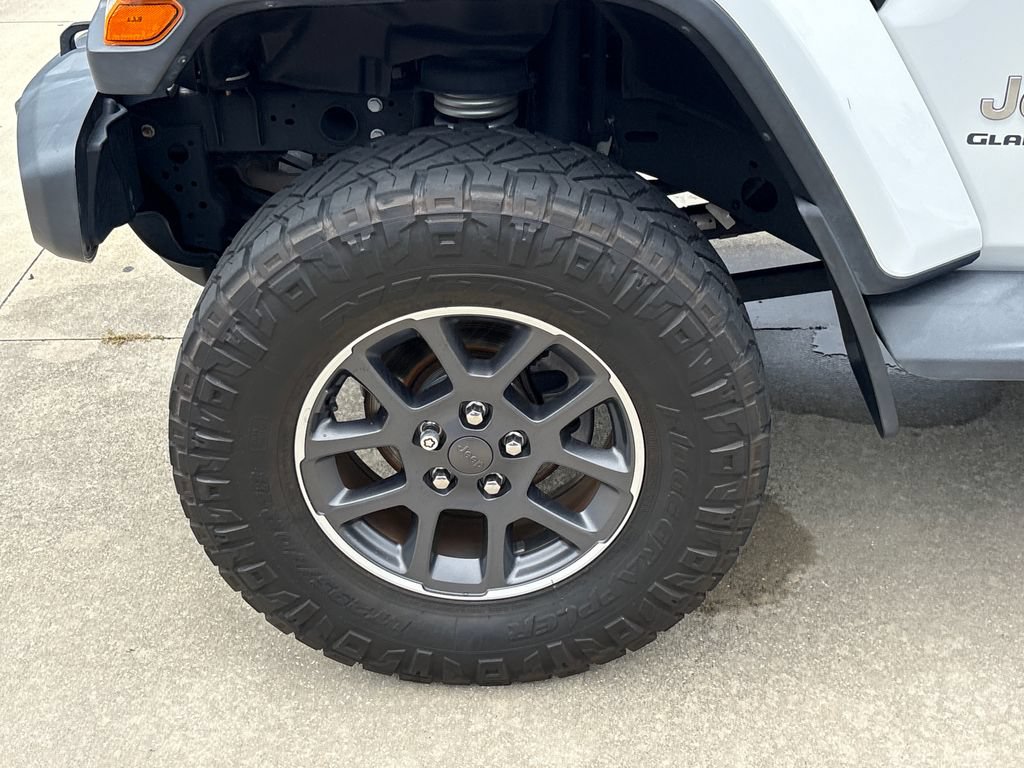 Used 2020 Jeep Gladiator Overland w/ Safety Group AWD/4WD image 12
