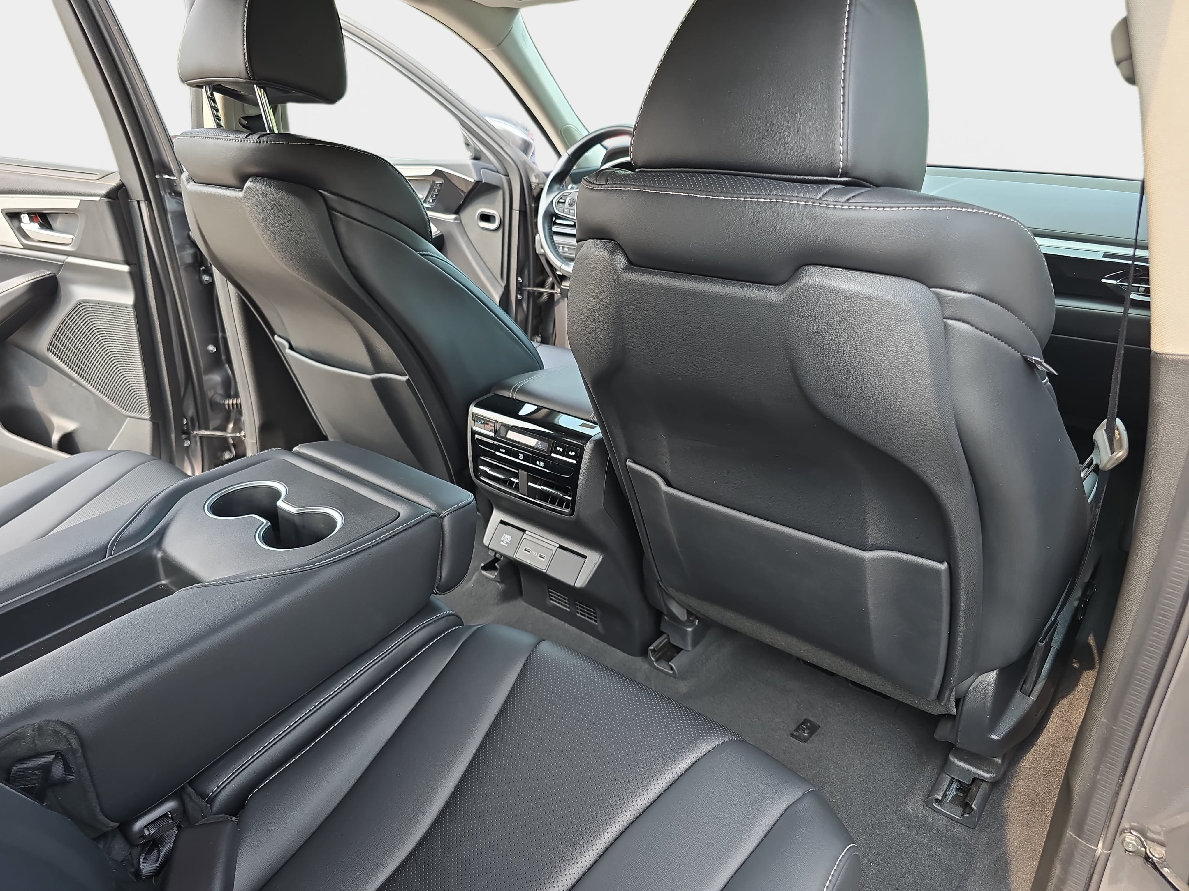 Used 2023 Acura MDX SH-AWD w/ Technology Package image 11