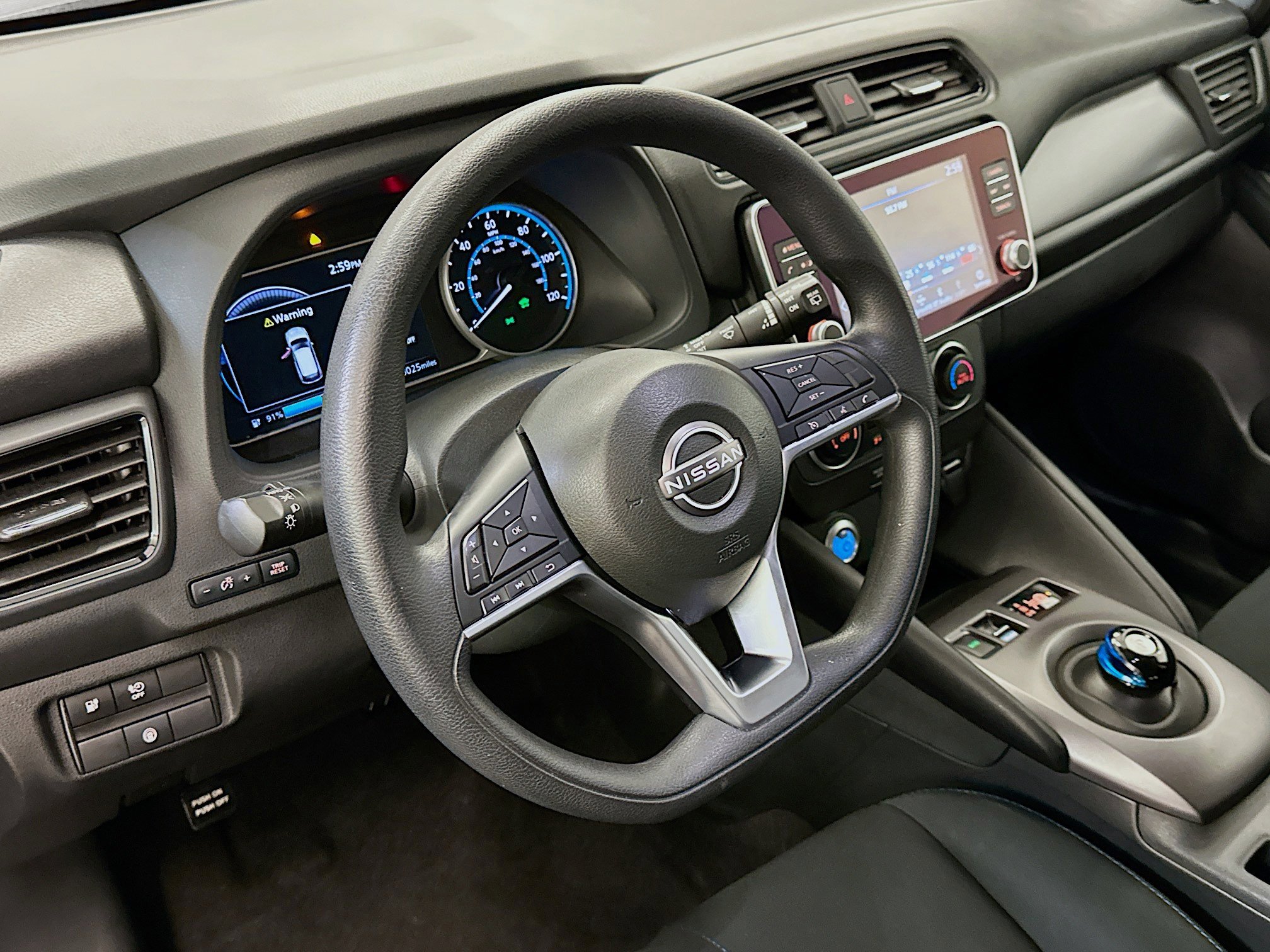 Used 2025 Nissan Leaf S image 18