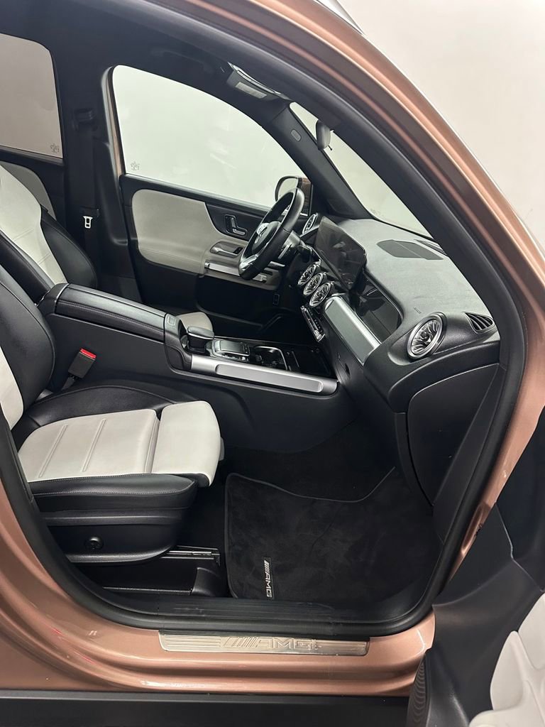 Used 2022 Mercedes-Benz GLB 35 AMG 4MATIC image 30