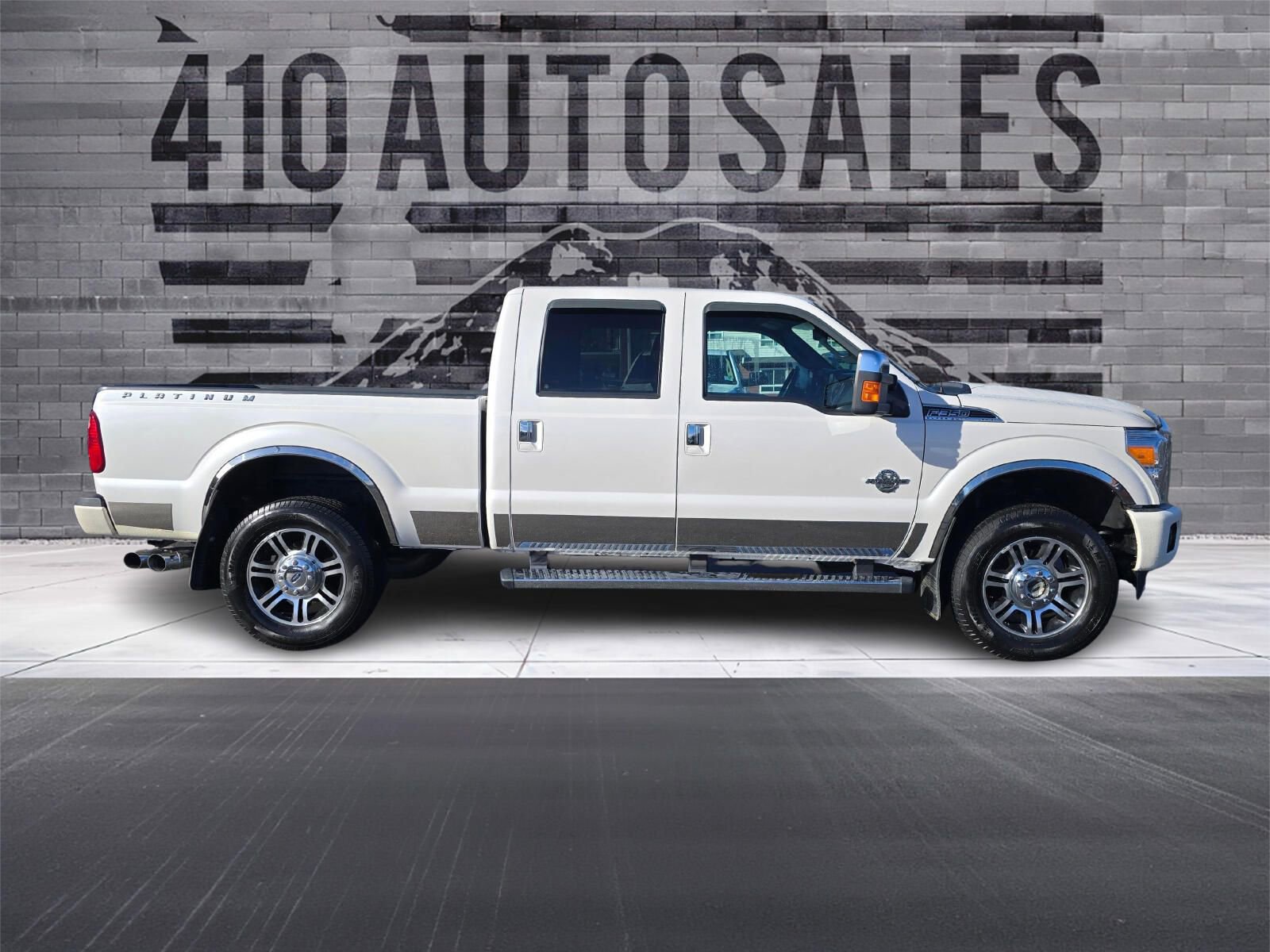 Used 2014 Ford F350 Platinum w/ Platinum Package image 2