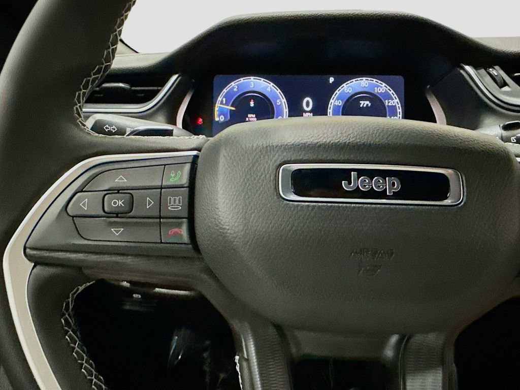 New 2025 Jeep Grand Cherokee L Laredo image 31