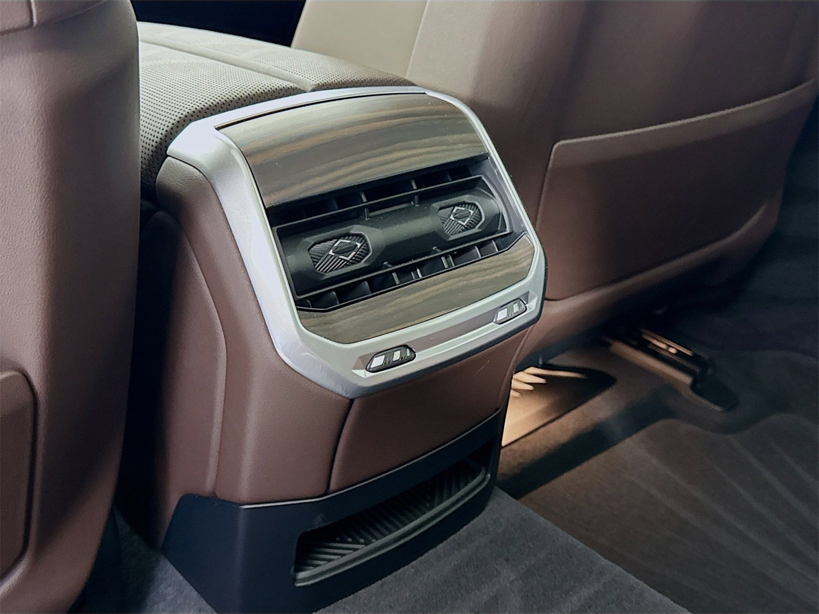 Used 2025 BMW 760i xDrive w/ Executive Package image 26