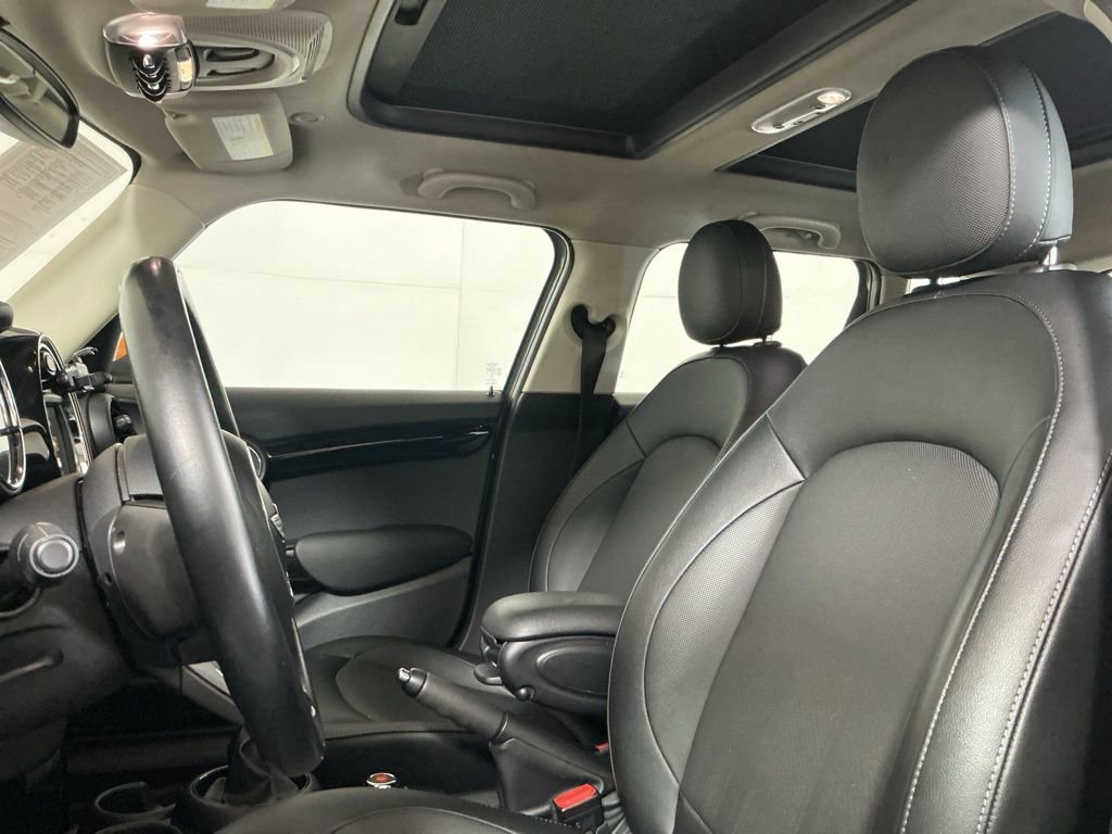 Used 2017 MINI Cooper 4-Door Hardtop image 21