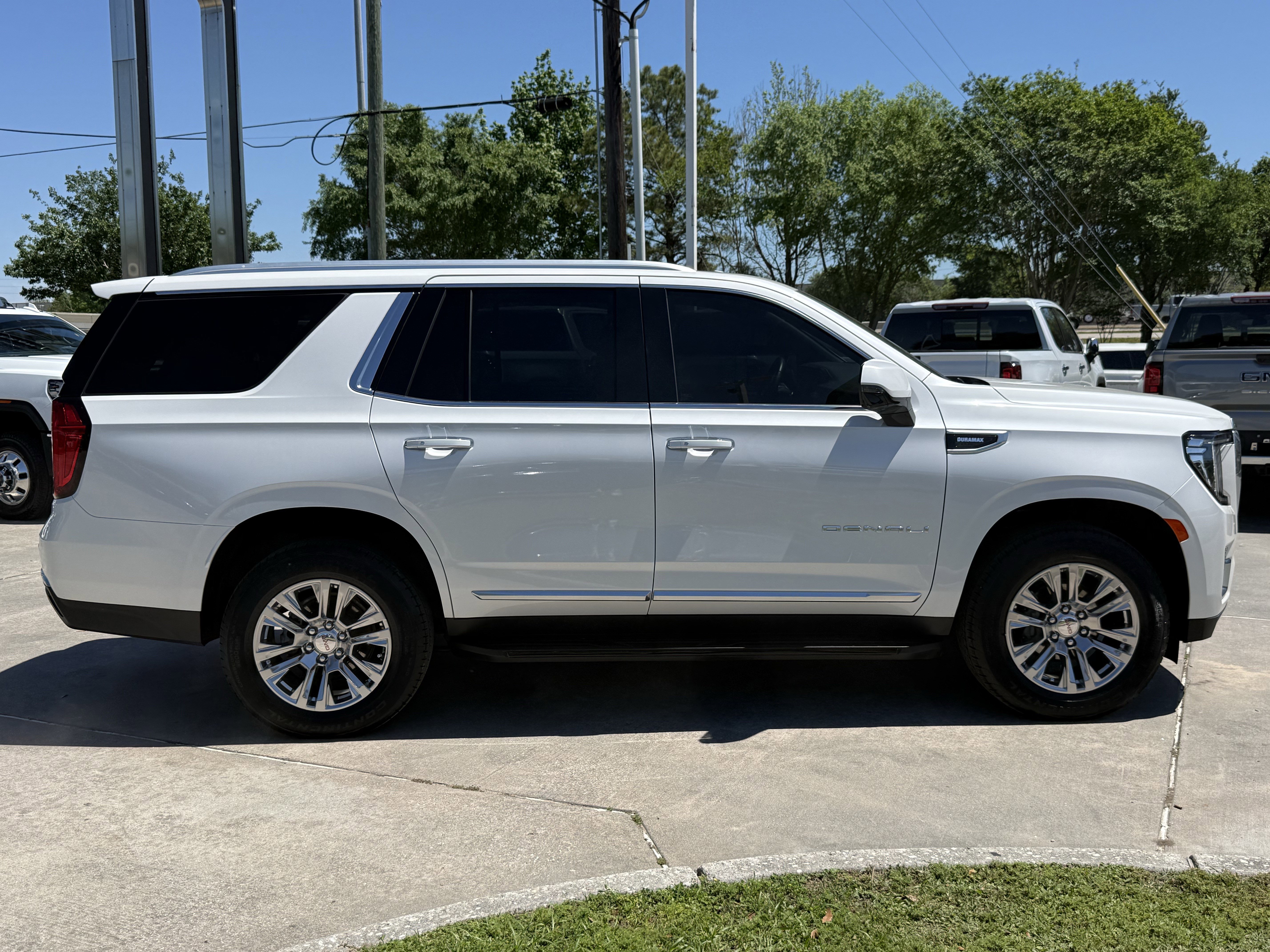 Used 2024 GMC Yukon Denali image 3