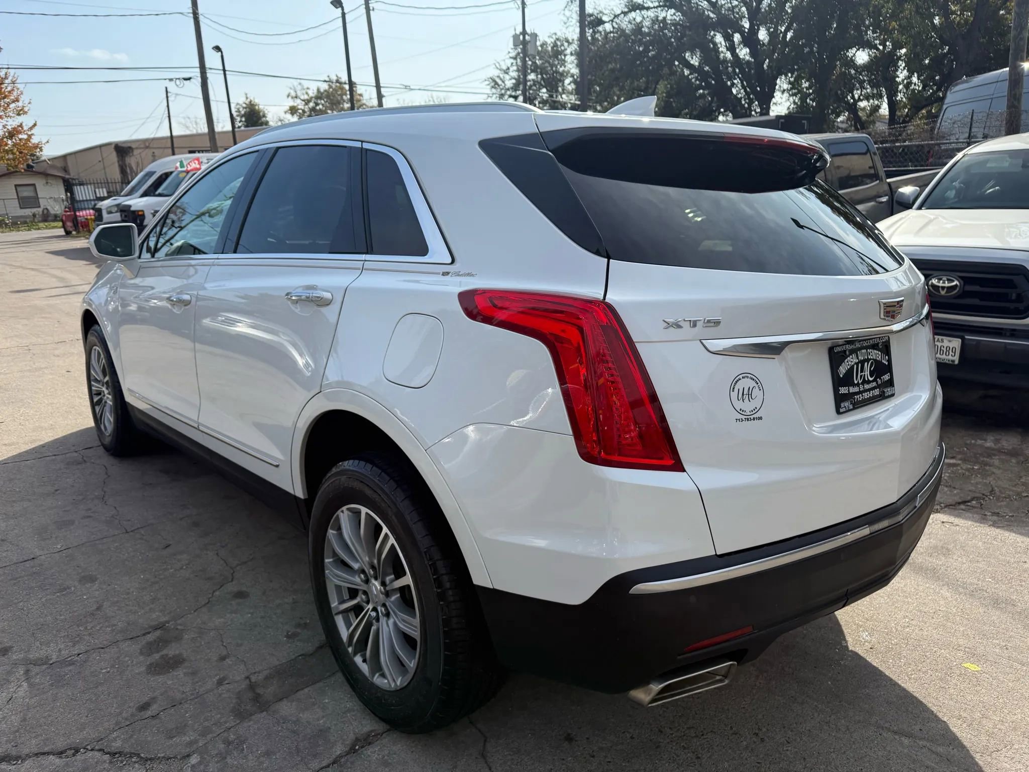 Used 2018 Cadillac XT5 Luxury w/ Driver Awareness Package image 5