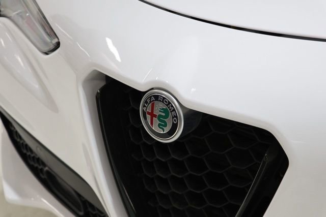 Used 2023 Alfa Romeo Stelvio Veloce AWD/4WD image 9
