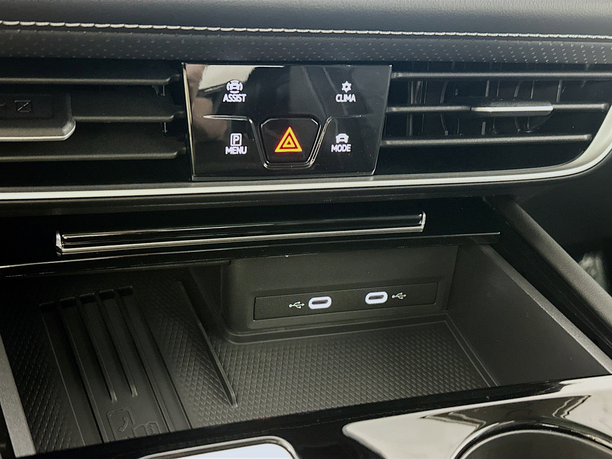 New 2025 Volkswagen Atlas SE image 15