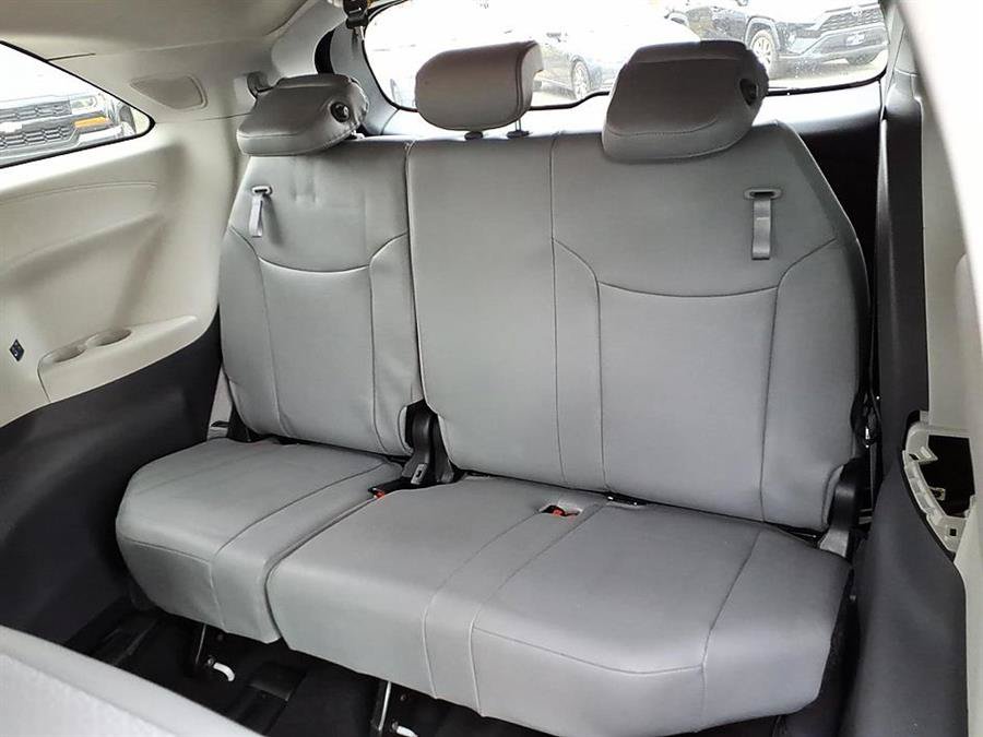 Used 2024 Toyota Sienna XLE w/ XLE Plus Package AWD/4WD image 30