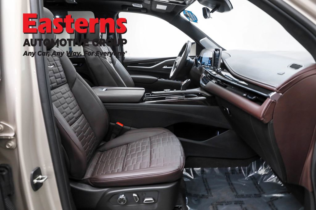 Used 2024 Cadillac Escalade Sport Platinum w/ LPO, ONYX Package image 26