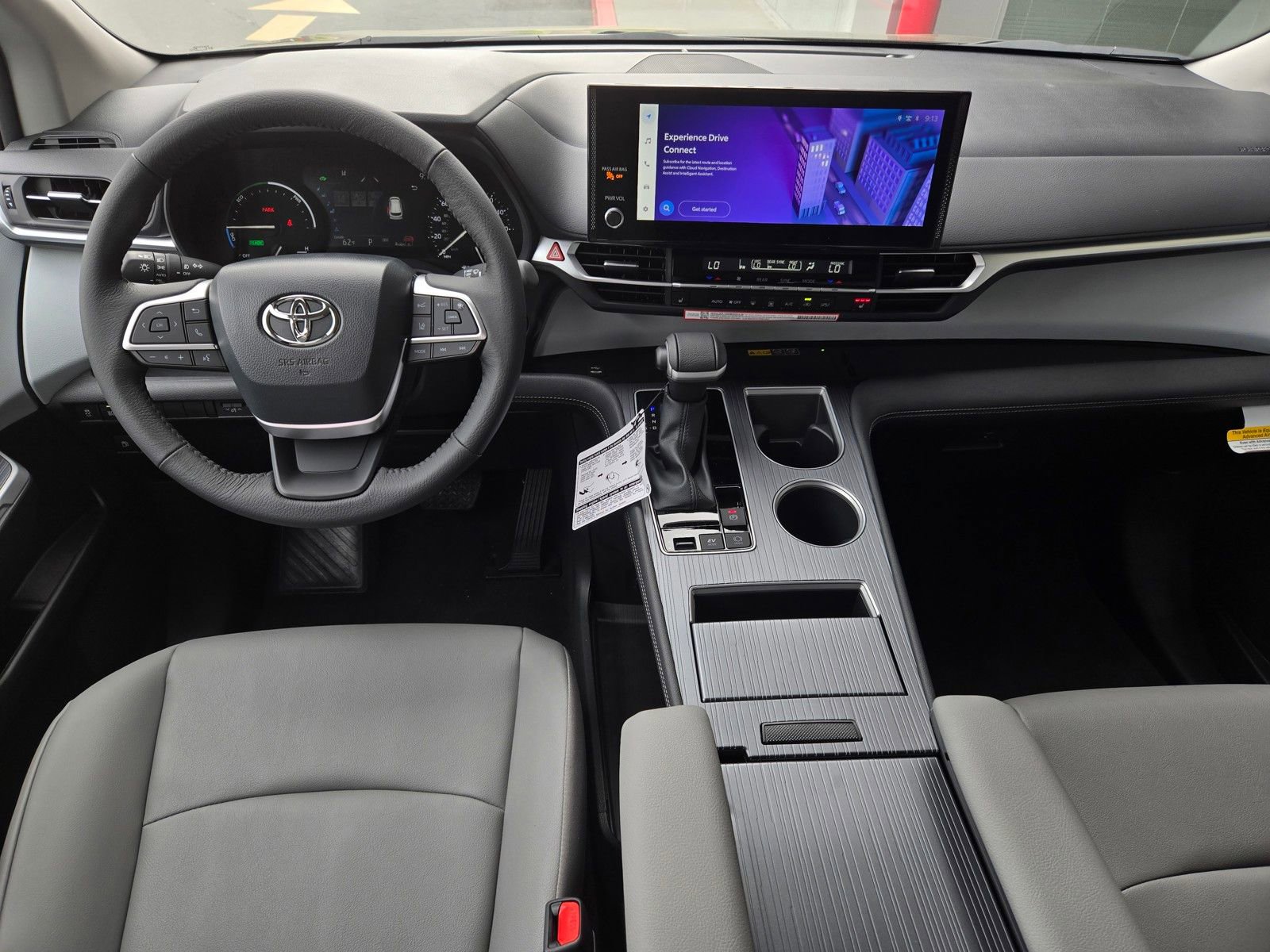 Used 2026 Toyota Sienna XLE image 12