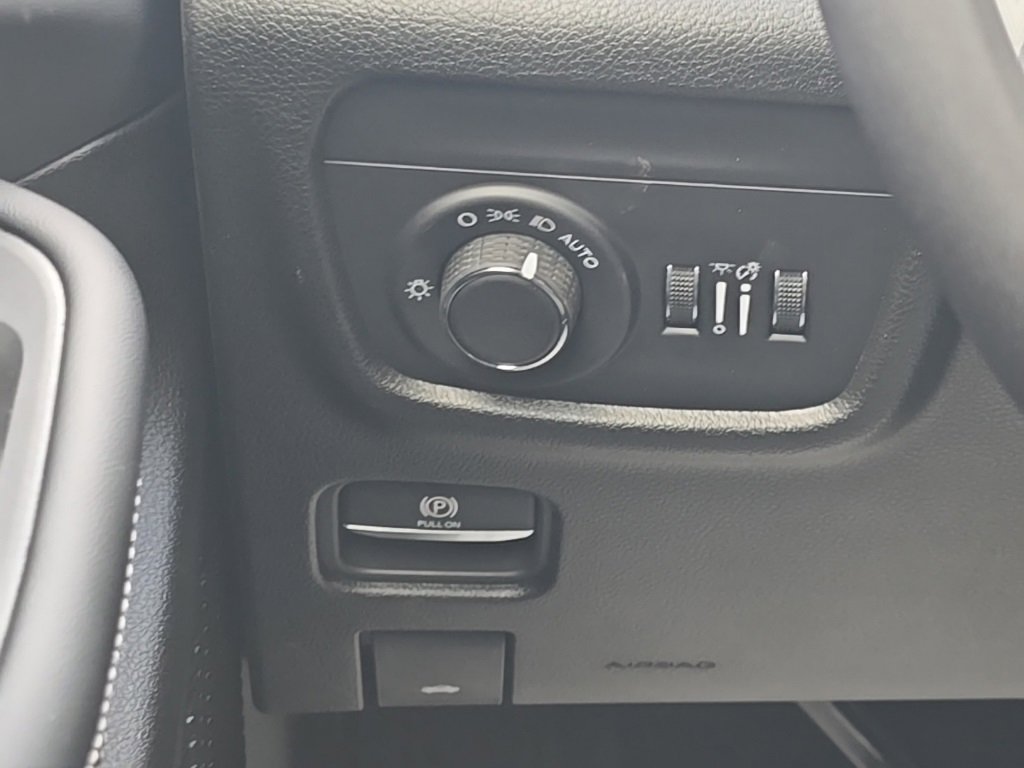 New 2025 Jeep Grand Cherokee L Altitude image 30