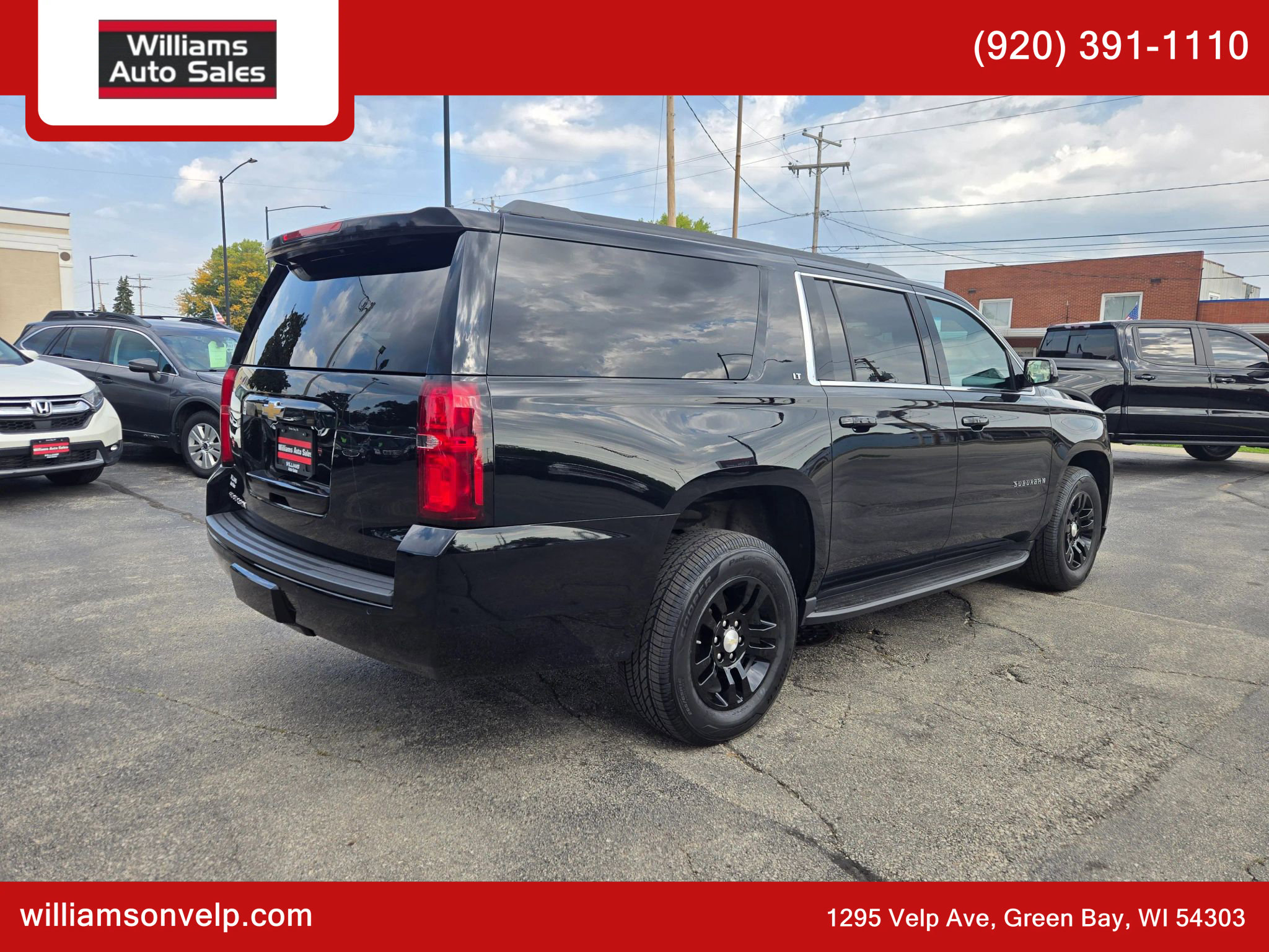 Used 2018 Chevrolet Suburban LT image 3