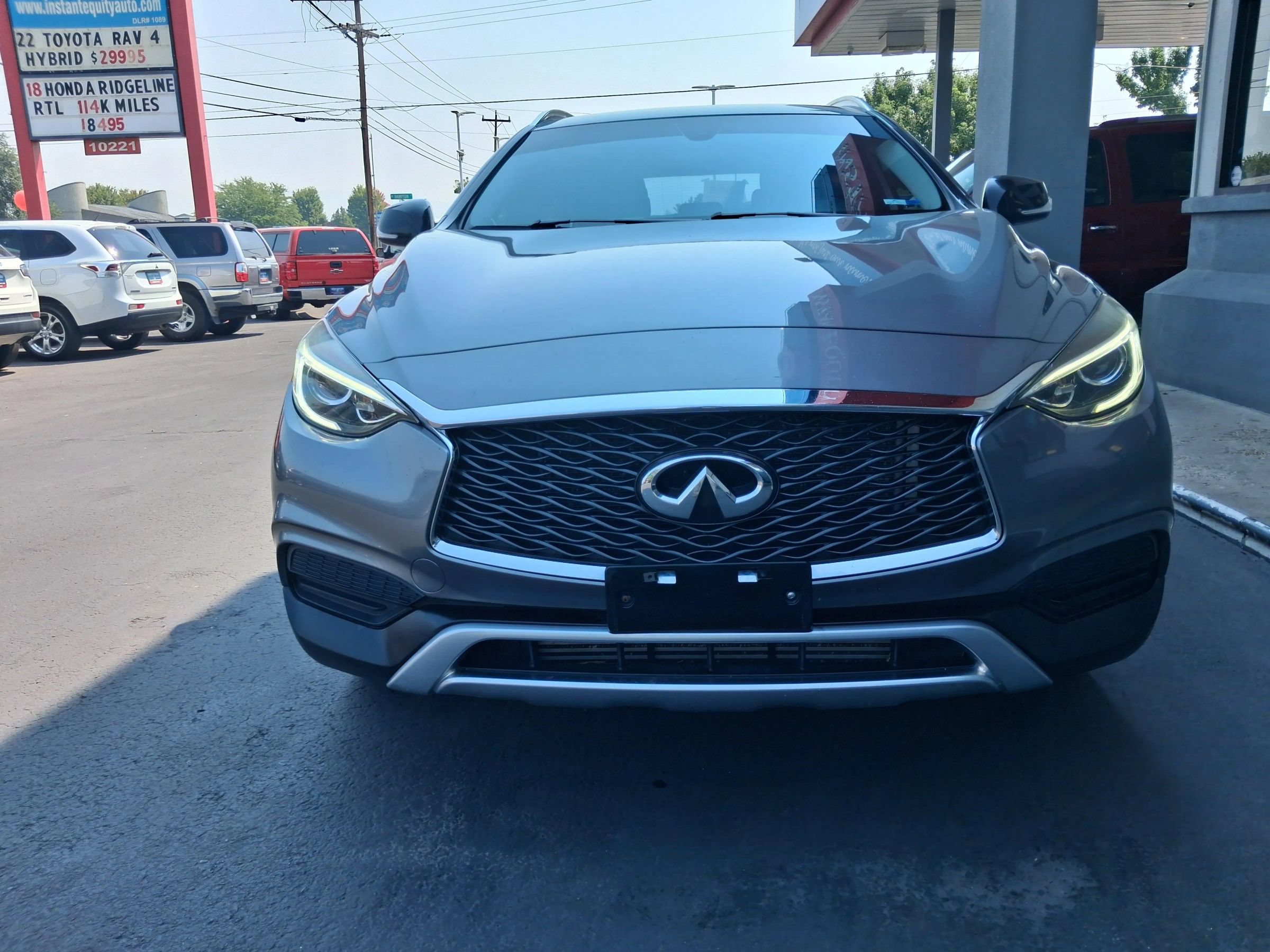 Used 2018 INFINITI QX30 AWD image 3