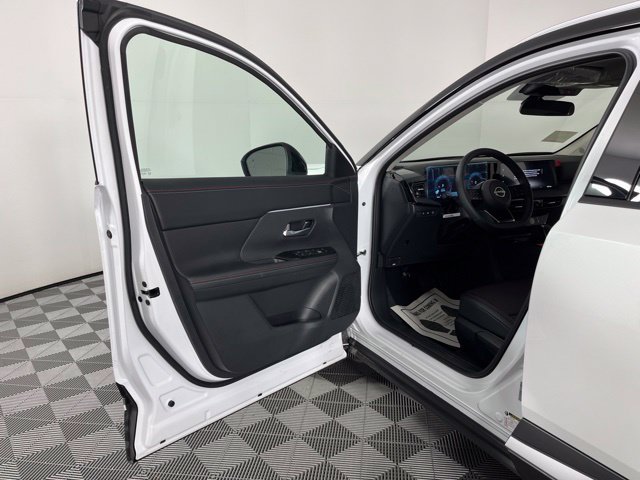 New 2026 Nissan Kicks SR w/ SR Premium Package FWD image 17