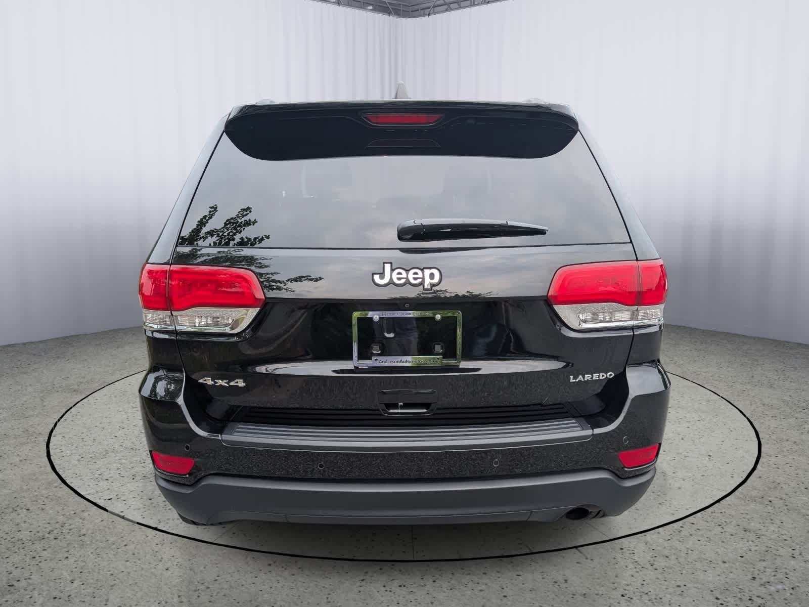 Used 2018 Jeep Grand Cherokee Laredo AWD/4WD image 4