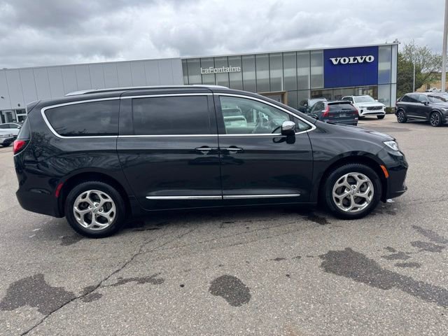 Used 2021 Chrysler Pacifica Limited AWD/4WD image 3