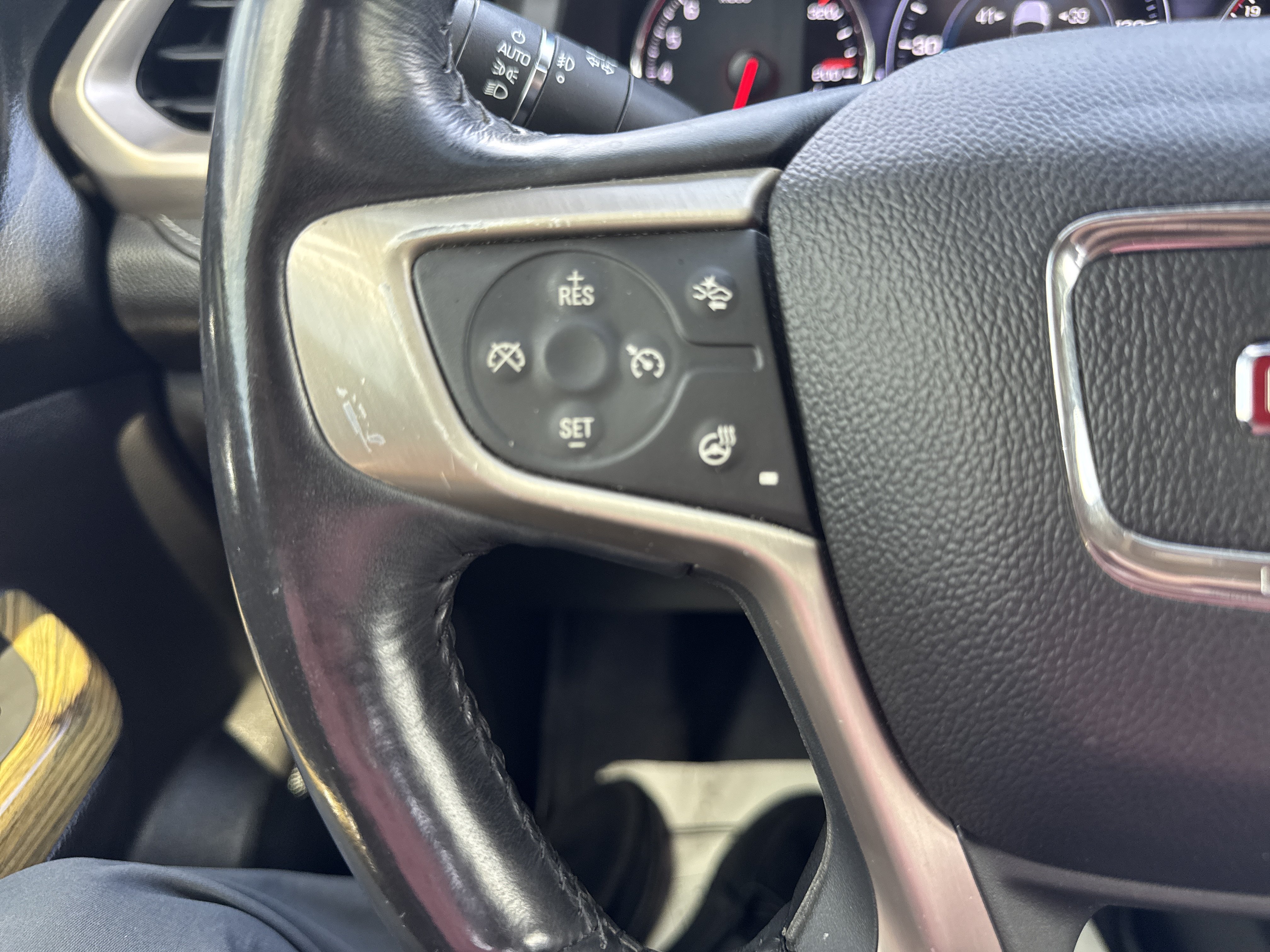 Used 2018 GMC Acadia Denali w/ Technology Package AWD/4WD image 19