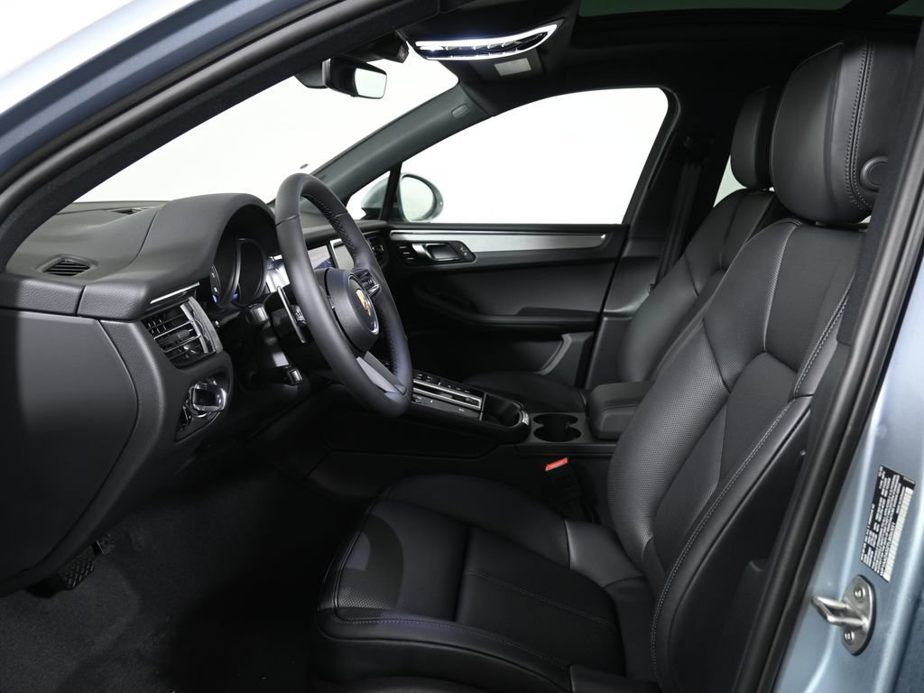 Used 2026 Porsche Macan AWD/4WD image 5