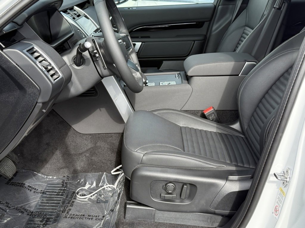 New 2025 Land Rover Discovery S image 10