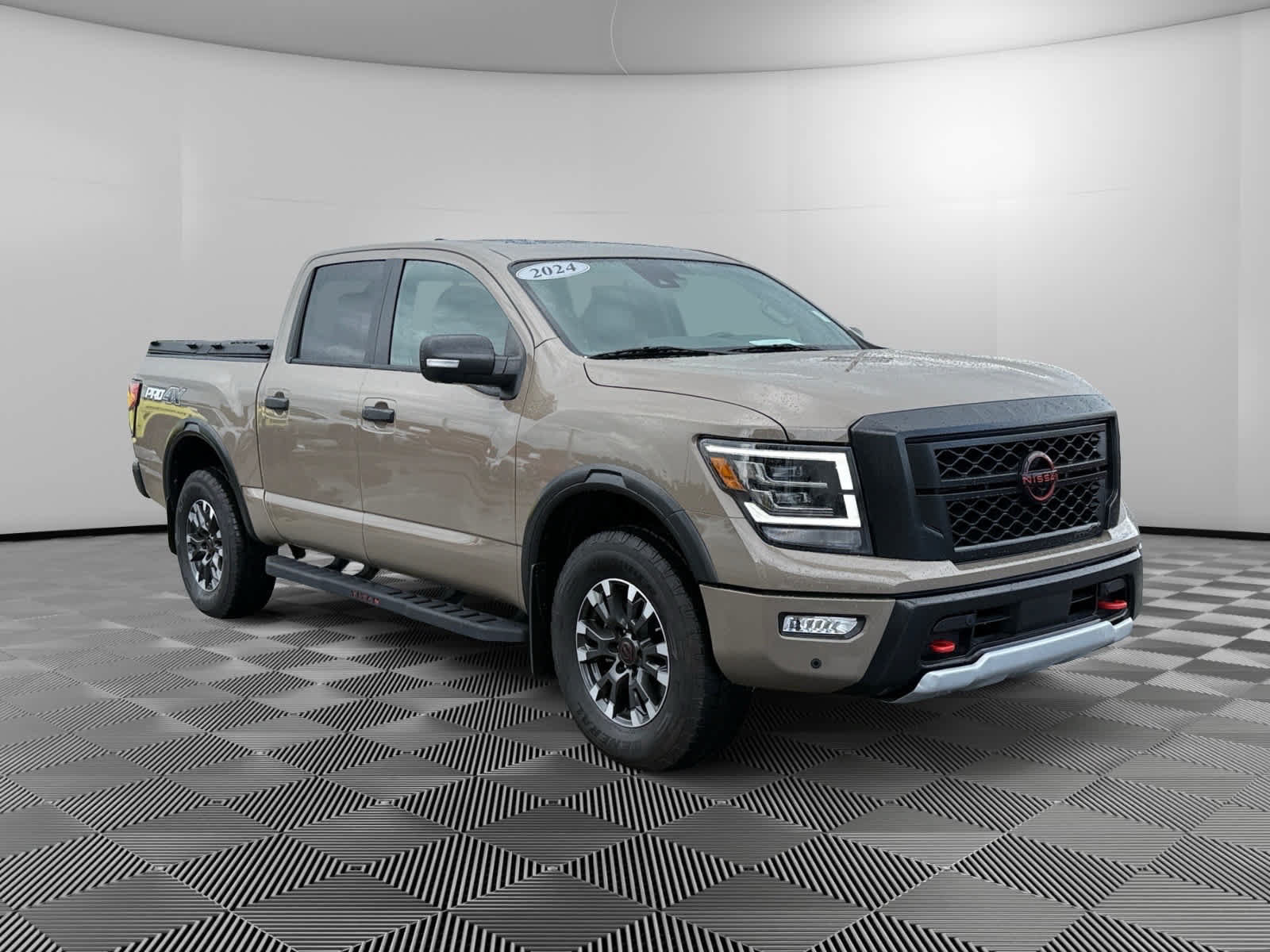 Used 2024 Nissan Titan PRO-4X w/ Pro-4x Convenience Package AWD/4WD image 7