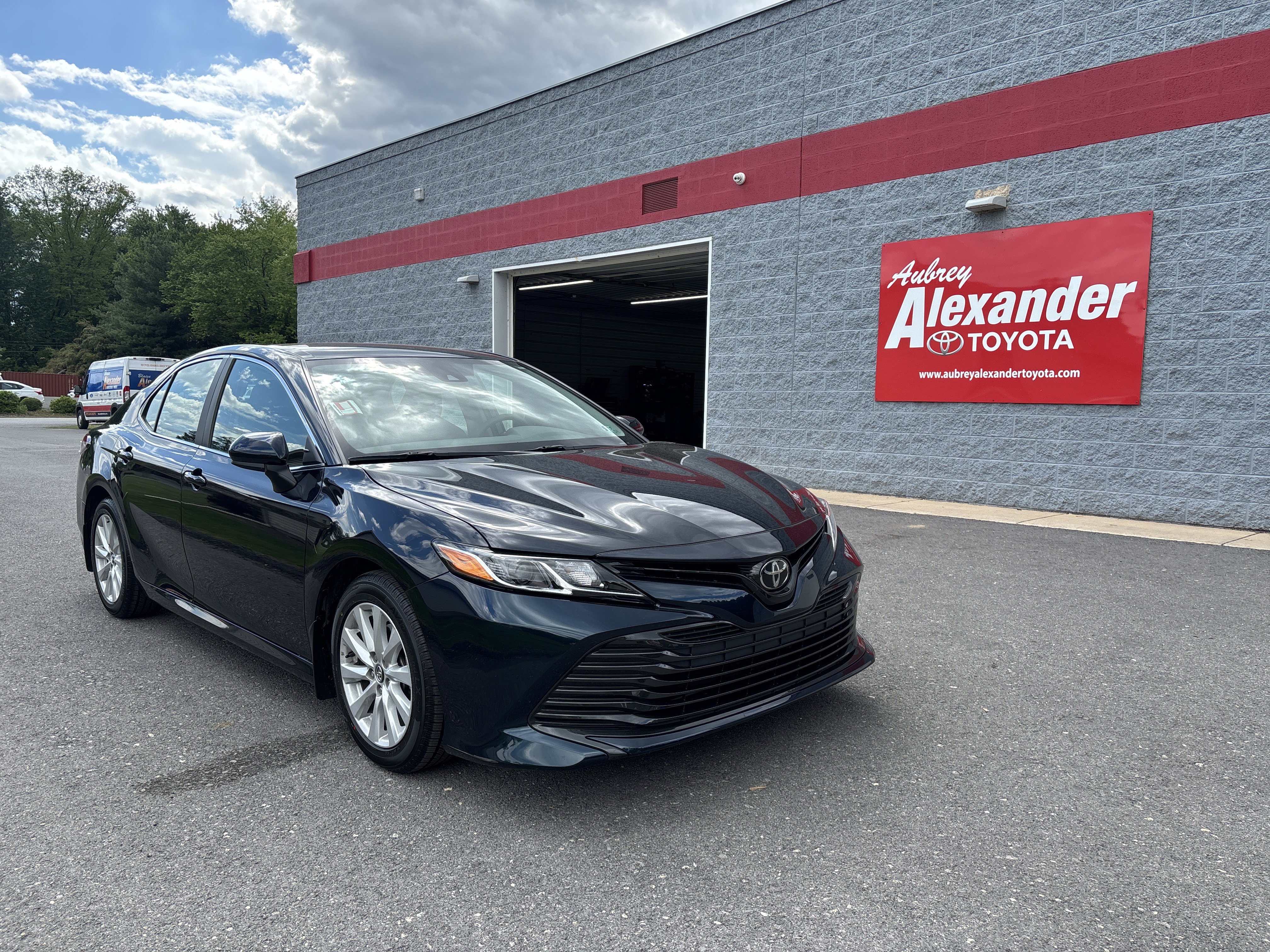 Used 2020 Toyota Camry LE FWD image 1