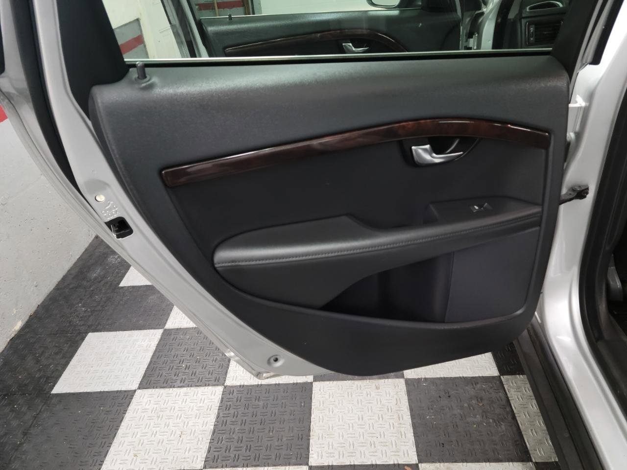 Used 2015 Volvo XC70 T6 Premier Plus image 24