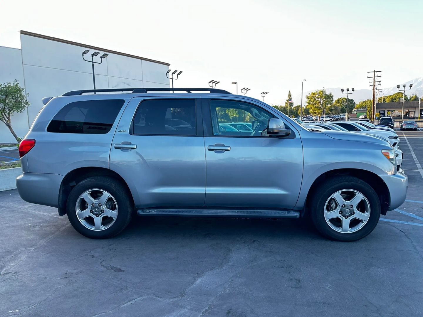 Used 2013 Toyota Sequoia SR5 w/ Sport Appearance Pkg AWD/4WD image 6