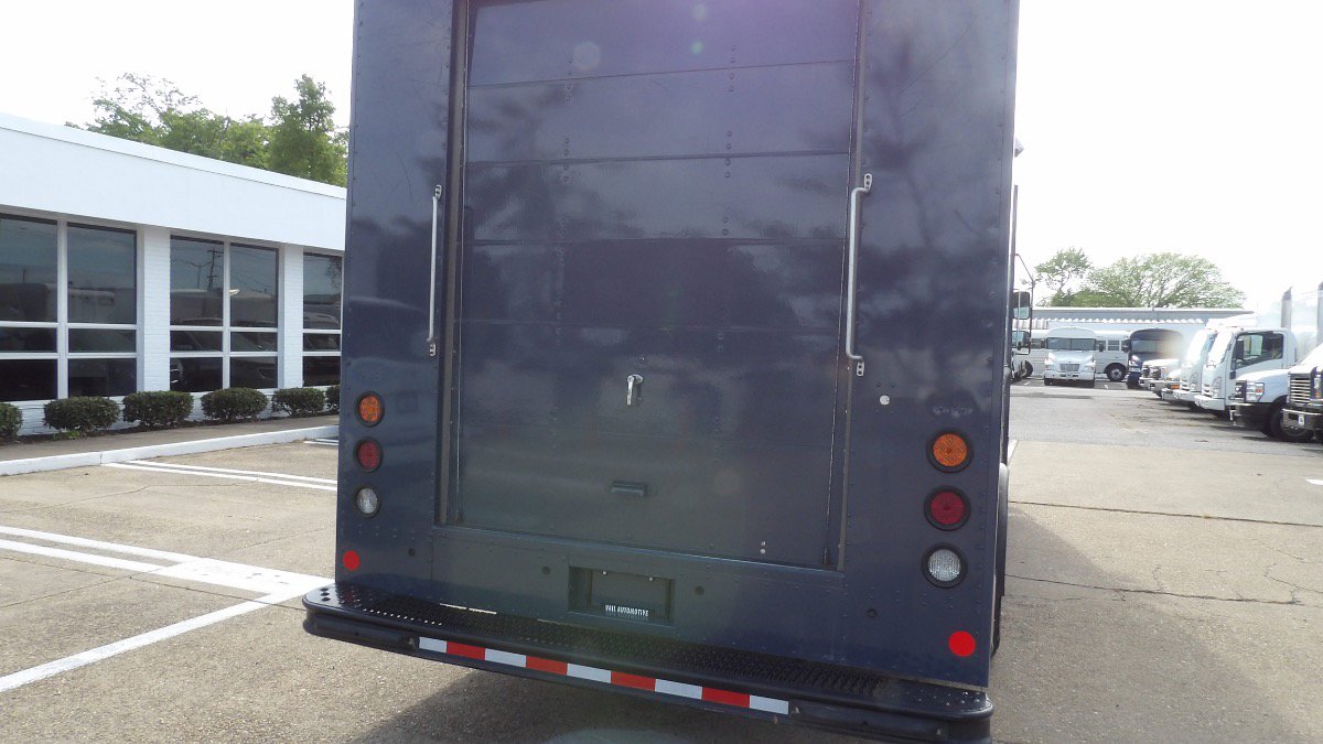 Used 2019 Ford E-450 and Econoline 450 Super Duty image 3