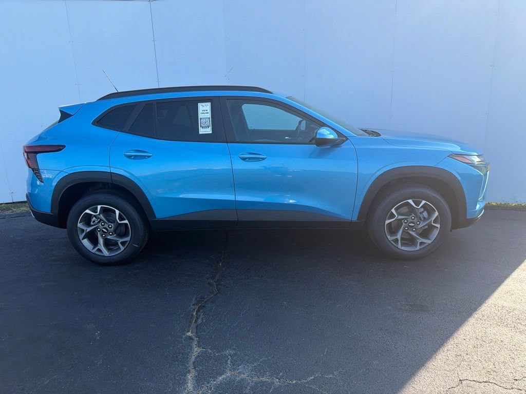 New 2026 Chevrolet Trax LT FWD image 2