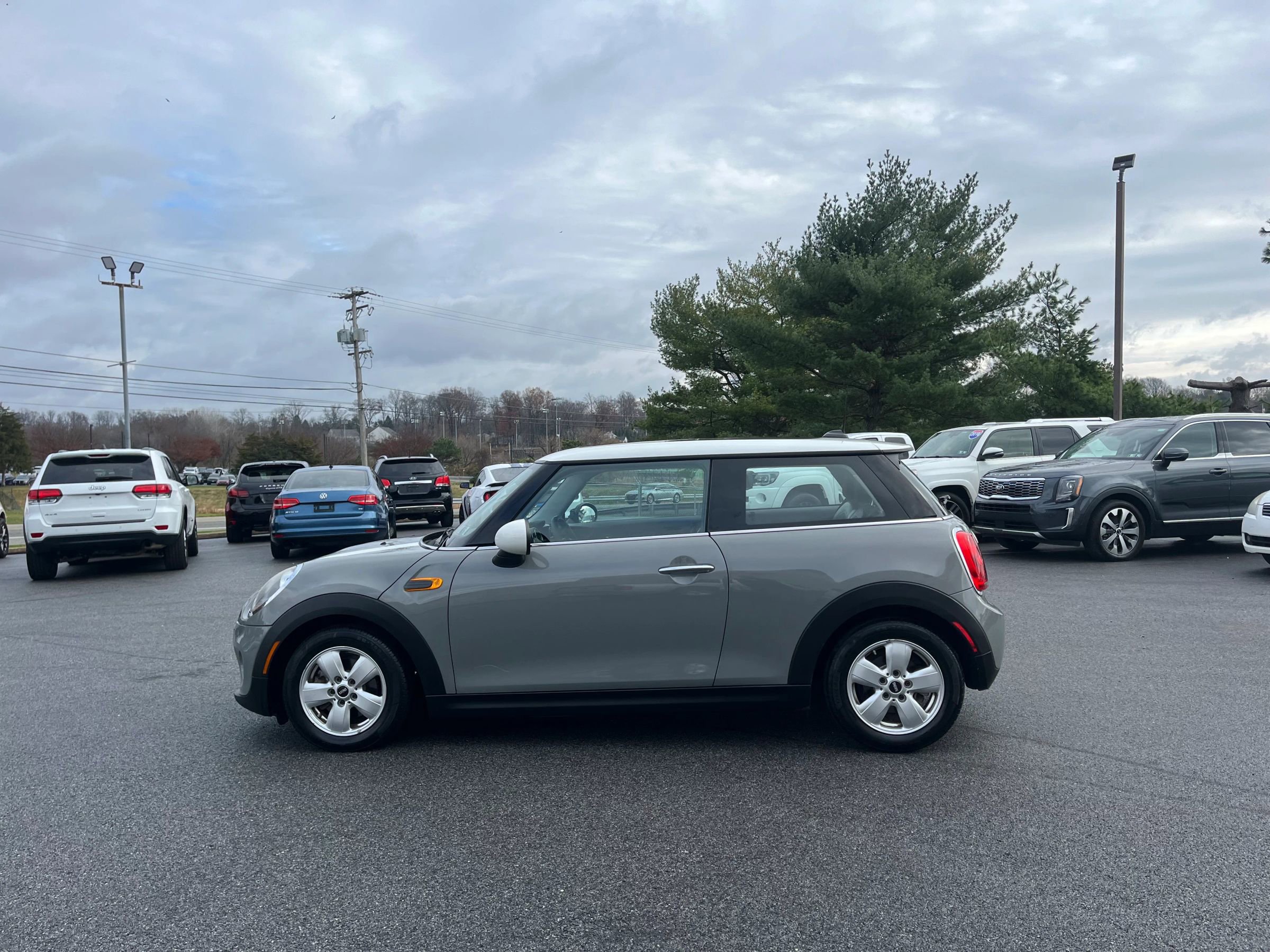 Used 2014 MINI Cooper 2-Door Hardtop image 2