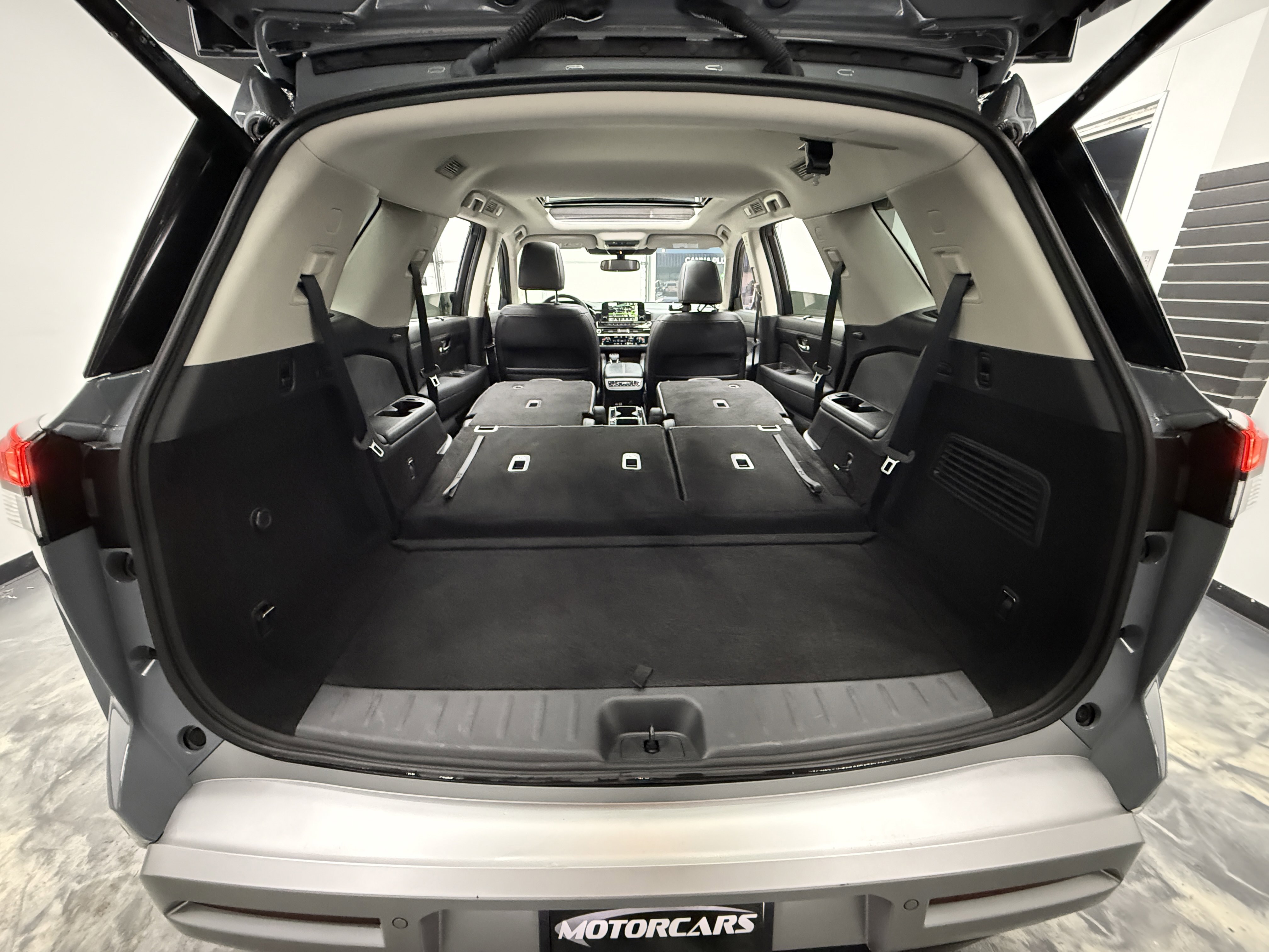 Used 2022 Nissan Pathfinder Platinum image 31