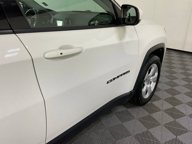 Used 2018 Jeep Compass Latitude w/ Cold Weather Group FWD image 9