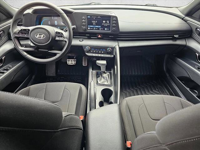 Used 2025 Hyundai Elantra Sport FWD image 17