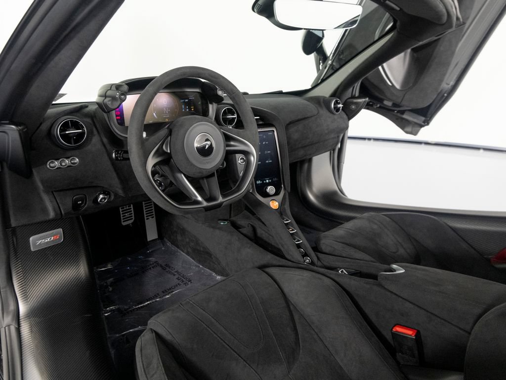 Used 2025 McLaren 750S Spider RWD image 16