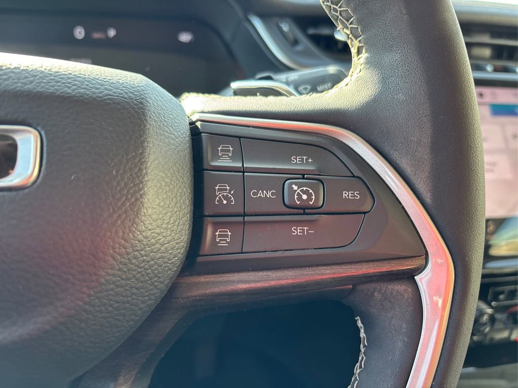 Used 2023 Jeep Grand Cherokee Limited w/ Luxury Tech Group II image 29